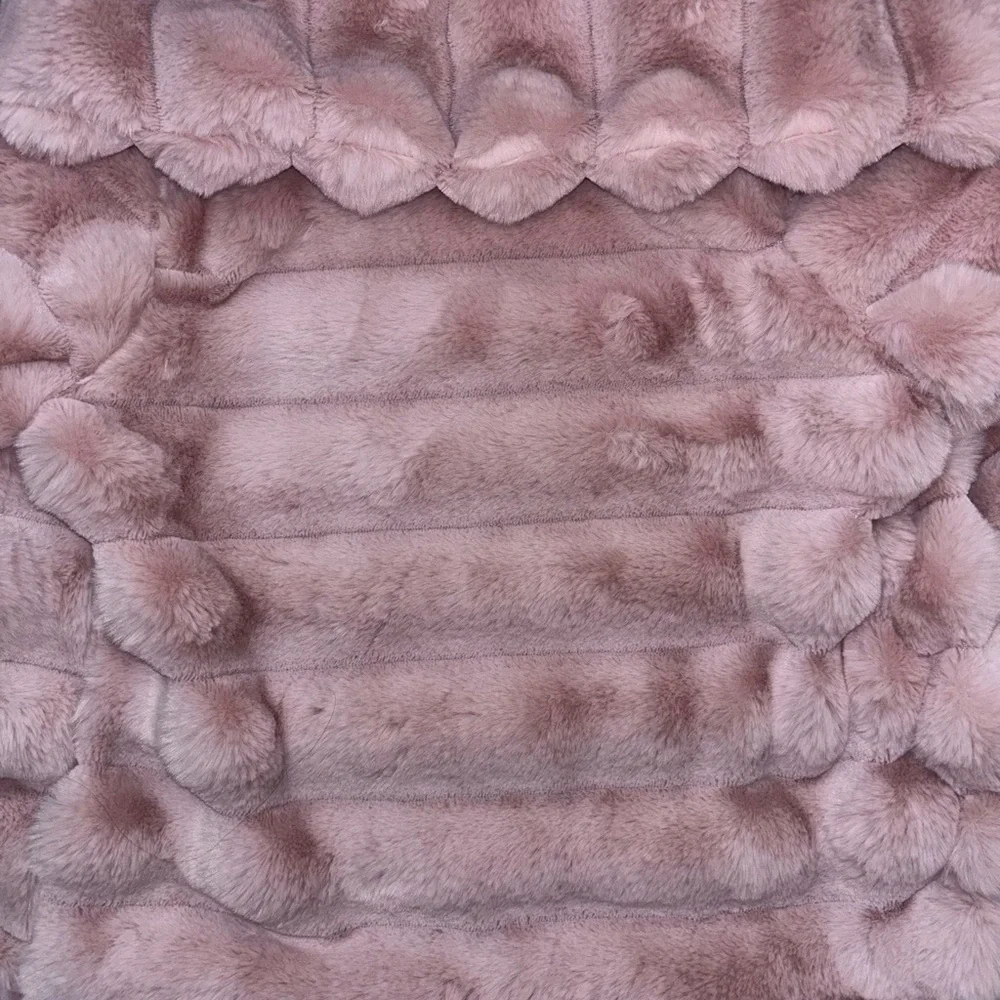 BRAND NEW! Luxurious Faux Fur Coat in Soft Pink - Picture 5 of 5